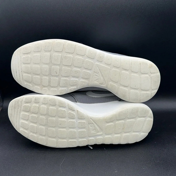 gray & white Nike Roshe One running shoes size 8 - Picture 5 of 6